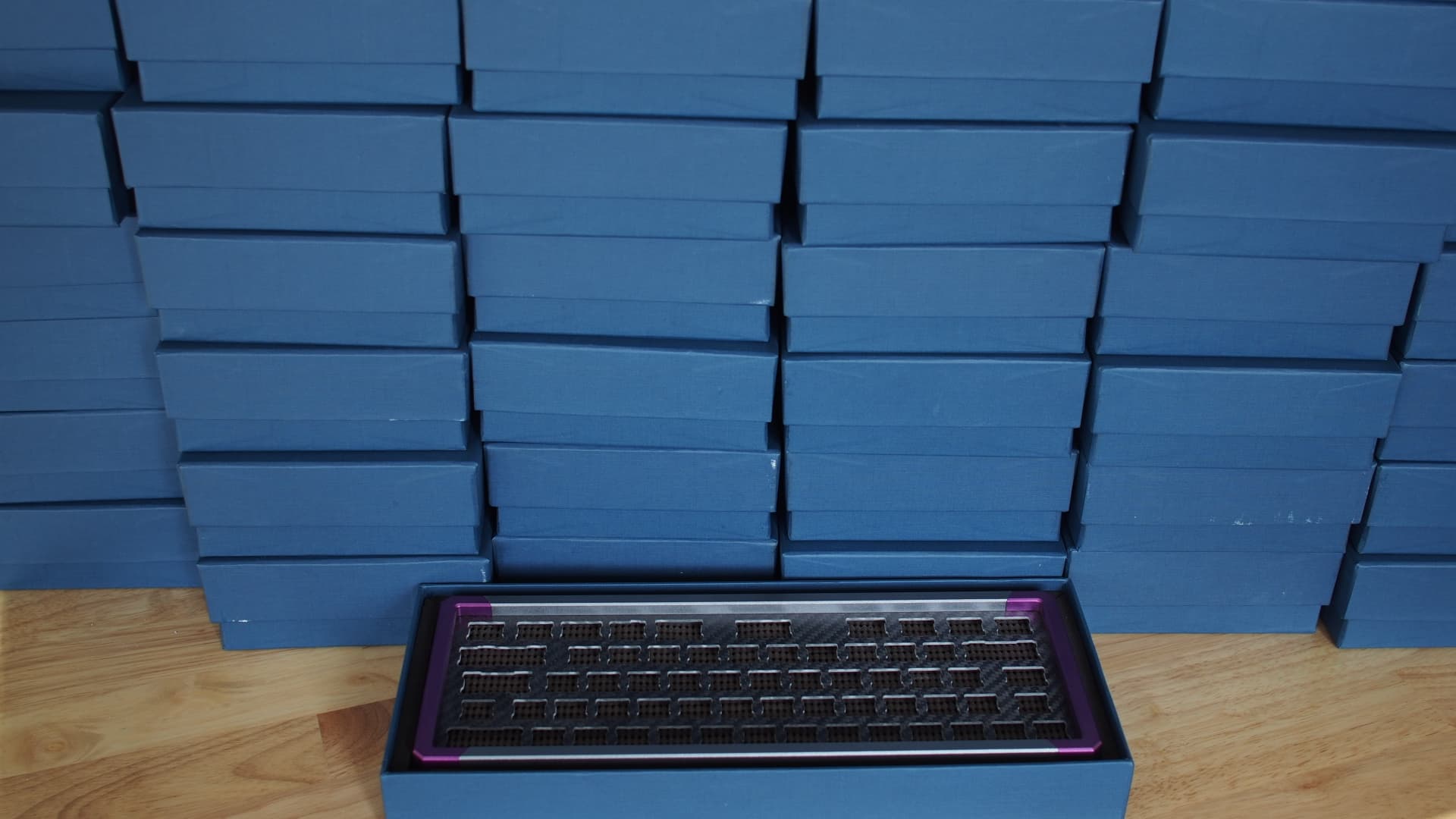 LUSTRO Aluminum + Acrylic Custom 60% Case [Packing] image 15