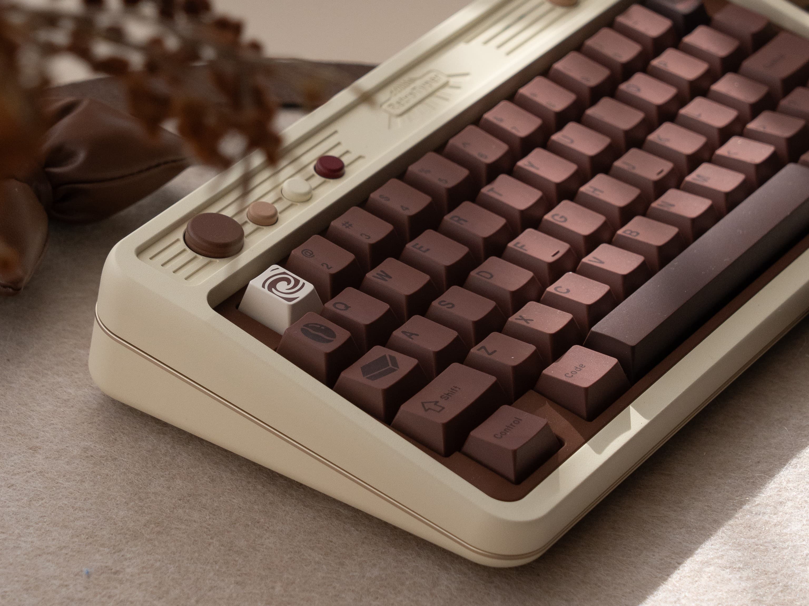 RetroTyper50 | 50% | Elegant Retro keyboard image 3