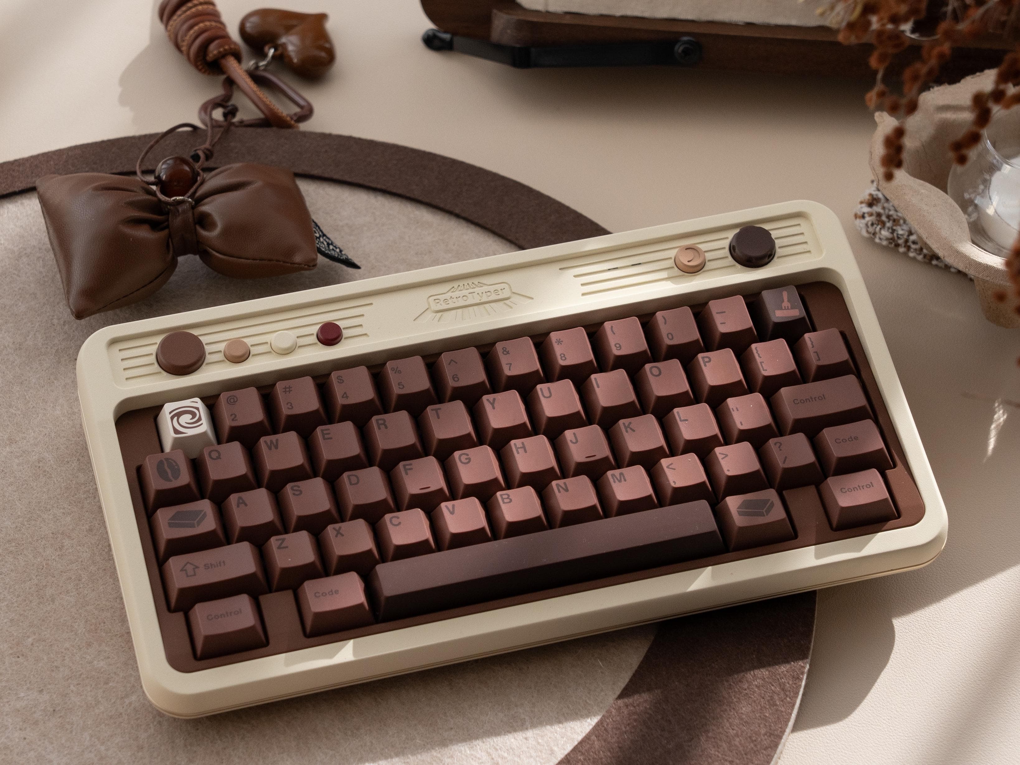 RetroTyper50 | 50% | Elegant Retro keyboard image 4